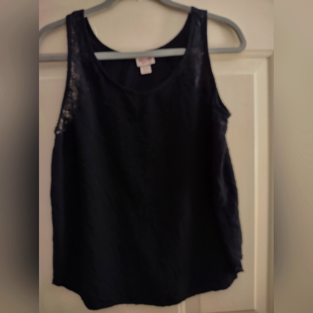 WOMAN'S BLACK TANK WITH LACE ACCENT